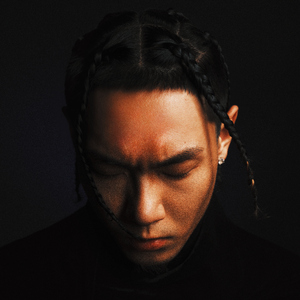 中国一老太婆偷伦
