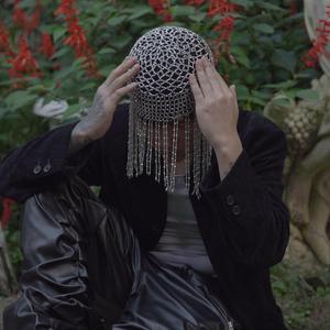 中国一老太婆偷伦
